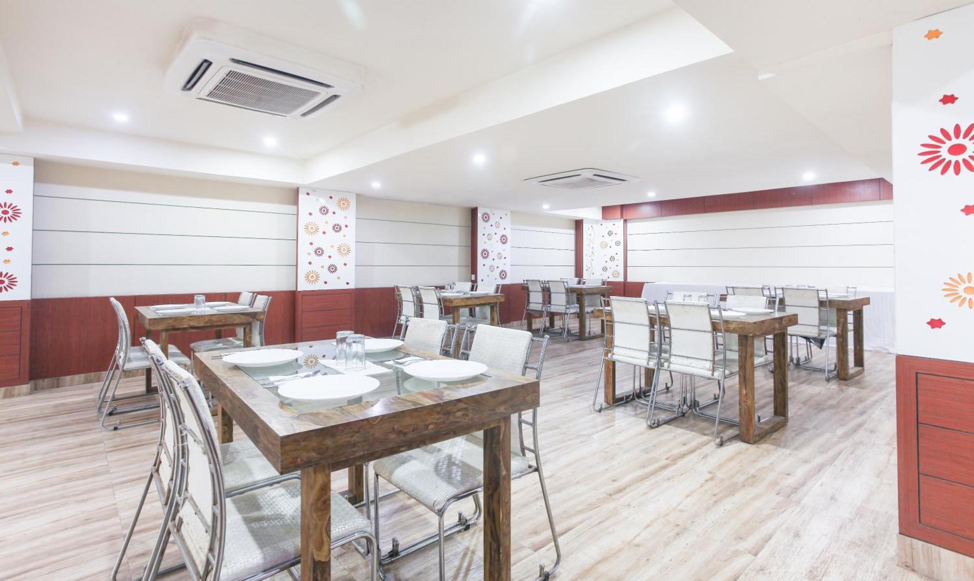 Hotel Janki International 3 Km From Kashi Vishwanath Temple Free Pickup From Railway Station Varanasi Eksteriør billede