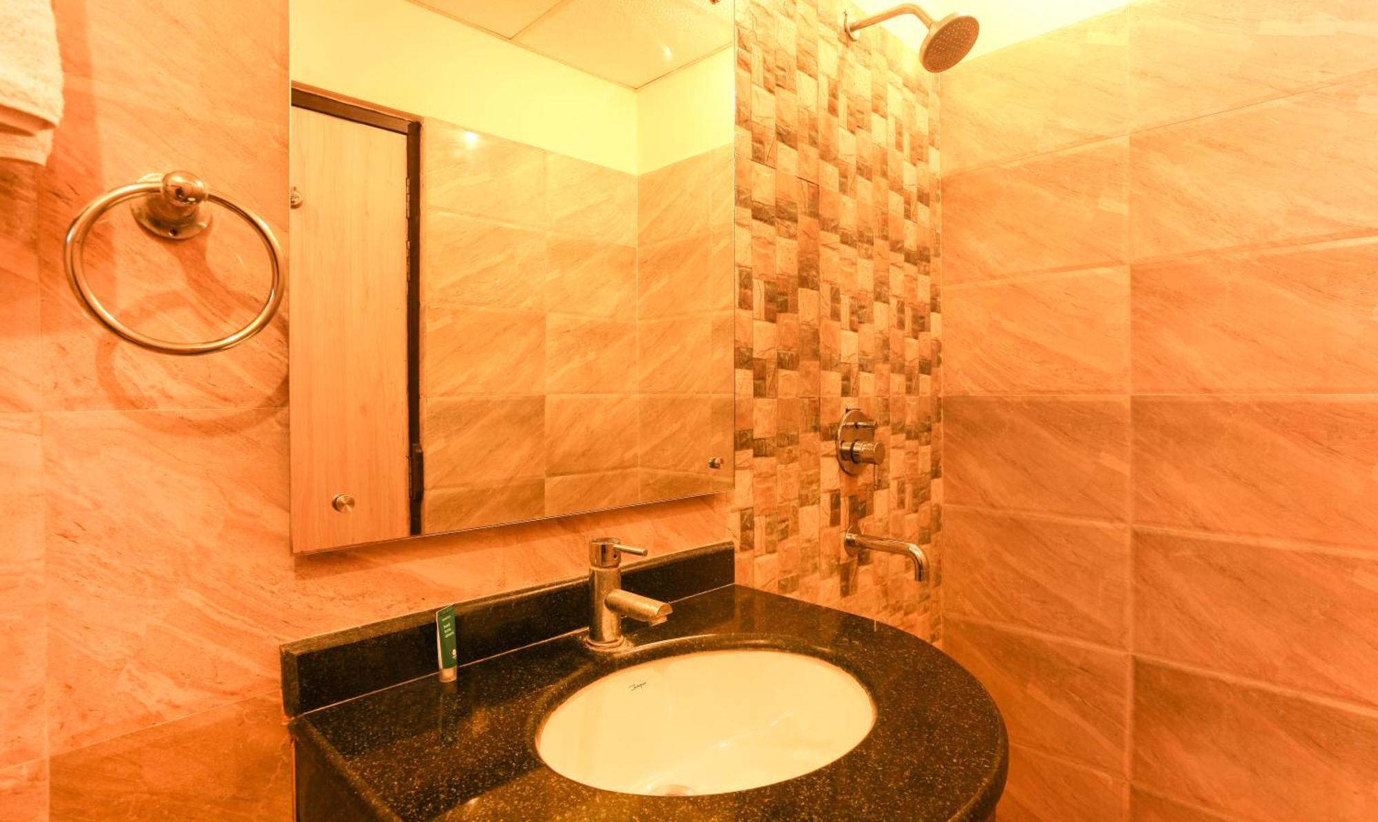 Hotel Janki International 3 Km From Kashi Vishwanath Temple Free Pickup From Railway Station Varanasi Eksteriør billede