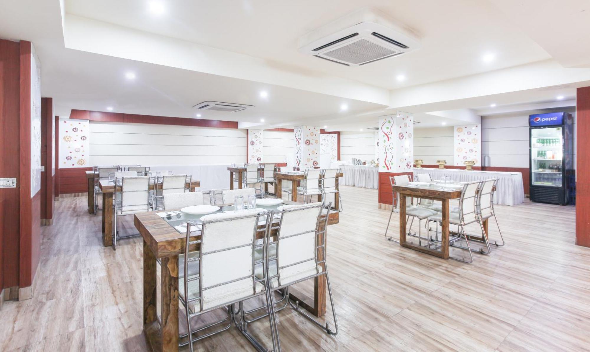 Hotel Janki International 3 Km From Kashi Vishwanath Temple Free Pickup From Railway Station Varanasi Eksteriør billede