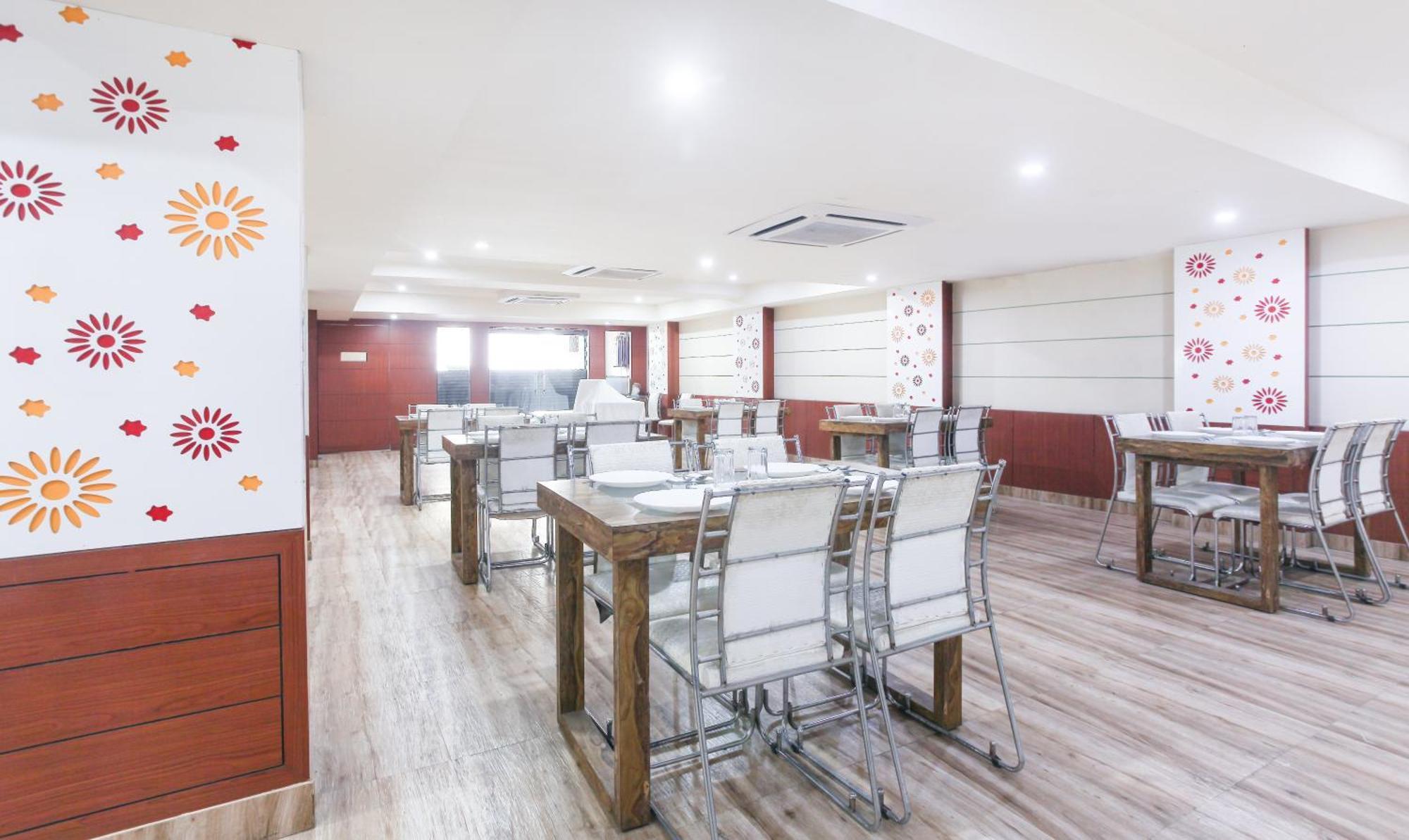 Hotel Janki International 3 Km From Kashi Vishwanath Temple Free Pickup From Railway Station Varanasi Eksteriør billede
