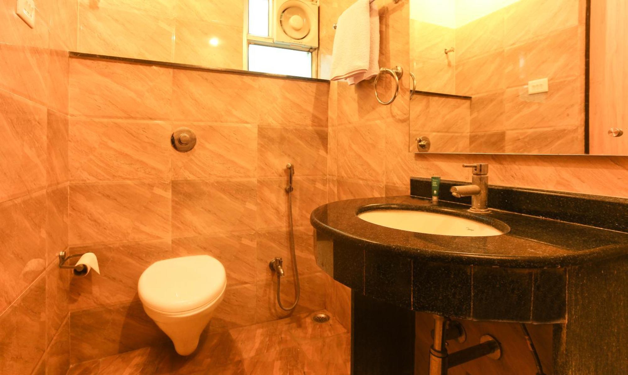 Hotel Janki International 3 Km From Kashi Vishwanath Temple Free Pickup From Railway Station Varanasi Eksteriør billede
